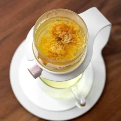 Klassische Teekanne im nordischen Stil