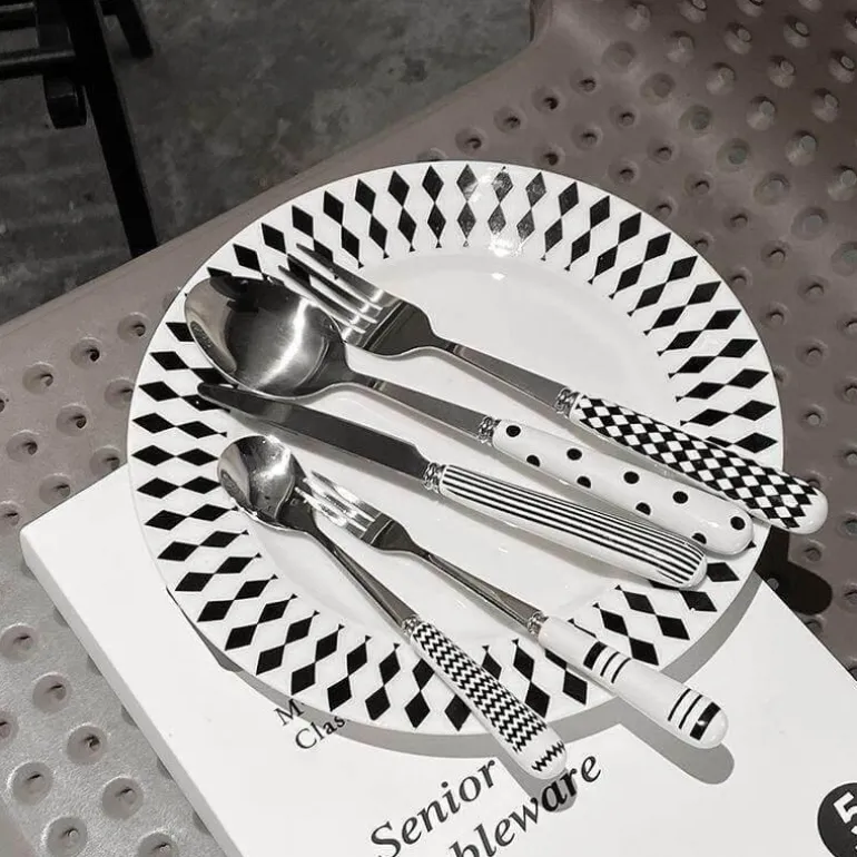 Klassisches Geschirrset – Elegante Geschirrkollektion