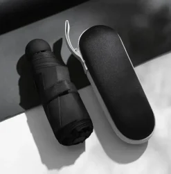 Kompakter Mini-Regenschirm für tragbaren Regen- und Sonnenschutz