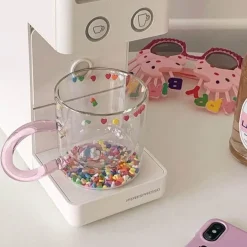 Koreanischer doppelschichtiger Glasbecher – isolierter Getränkebecher