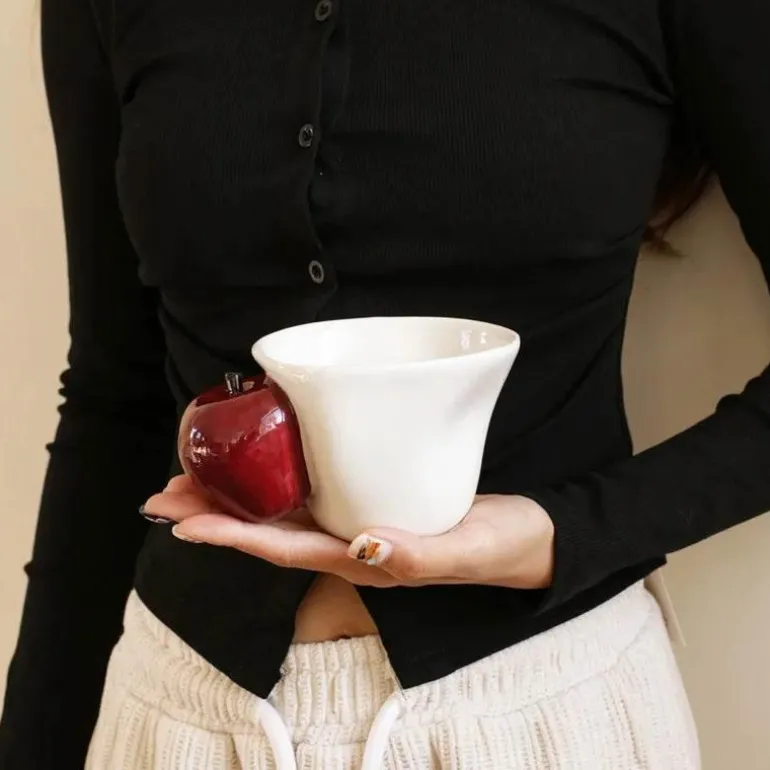 Kreative 3D-Kaffeetasse – Bananen-Apfel-Griffdesign
