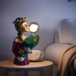 Kreative Tischlampe aus Kunstharz – einzigartige Beleuchtung für die Inneneinrichtung