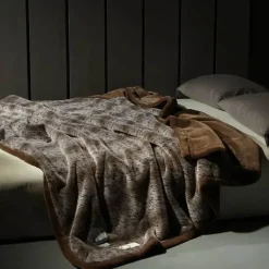 Kuschelige Kunstfell-Überwurfdecke - Lucia-Pelzdecke