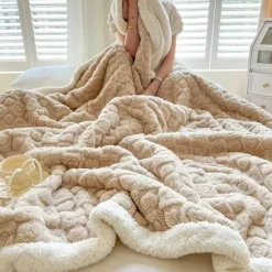 Kuschelige Rossana-Überwurfdecke – weiches Wohndekor, unverzichtbar für Wärme