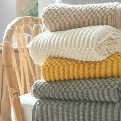 Kuschelige Strickdecke – Sofakomfort im Winter