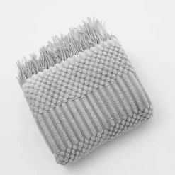 Kuschelige Strickdecke – Sofakomfort im Winter