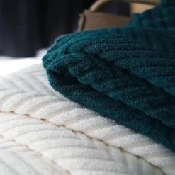 Kuschelige Tweed-Strickdecke – Überwurf mit Quasten für Sofa oder Bett
