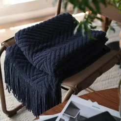 Kuschelige Tweed-Strickdecke – Überwurf mit Quasten für Sofa oder Bett