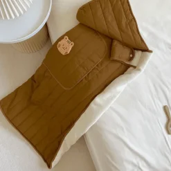 Kuschelige Winterdecke für den Kinderwagen – warmes Mama-Wickeltuch