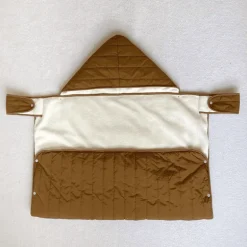 Kuschelige Winterdecke für den Kinderwagen – warmes Mama-Wickeltuch