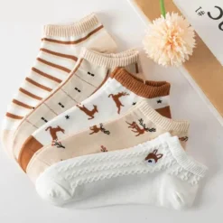 Kuschelige Woodland-Strick-Söckchen – Von der Natur inspiriertes Schuhwerk