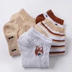 Kuschelige Woodland-Strick-Söckchen – Von der Natur inspiriertes Schuhwerk