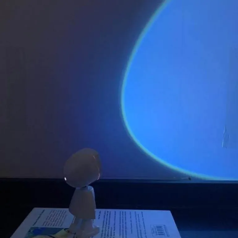 LED Sunset Robot Lamp - Atmospheric Mood Lighting for Home Decor