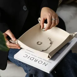 Ledertablett - Stilvoller Home Organizer