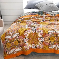 Leichte Baumwoll-Überwurfdecke mit Blumenmuster – Sommer-Wohndeko