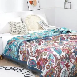 Leichte Baumwoll-Überwurfdecke mit Blumenmuster – Sommer-Wohndeko