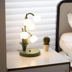 Lilienblumen-Tischlampe – dekorative Blumenbeleuchtung