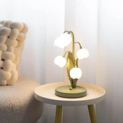 Lilienblumen-Tischlampe – dekorative Blumenbeleuchtung