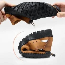 Lässige Strandsandale aus flexiblem Leder