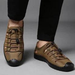 Lässige Strandsandale aus flexiblem Leder