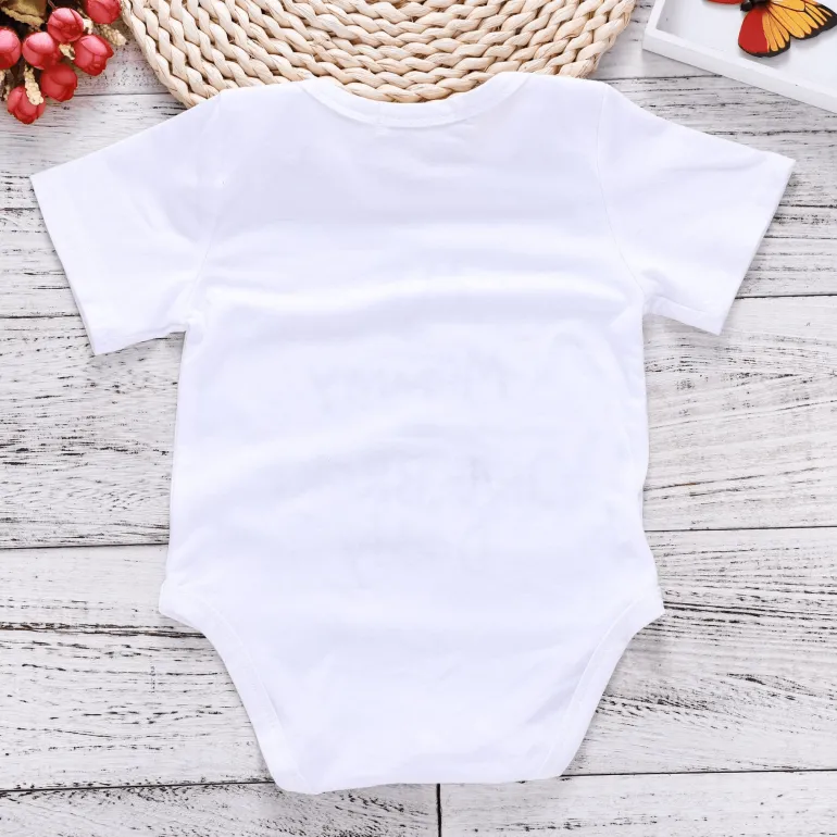 Lustige Neugeborenen-Babykleidung - ME Mommy Broke Daddy