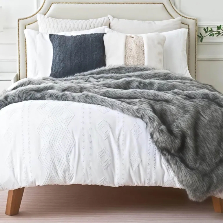 Luxuriöse, kuschelige Überwurfdecke – Soft Hervé Design