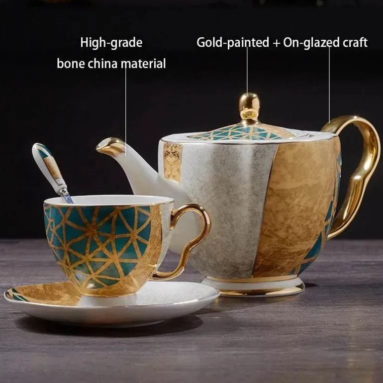 Luxuriöses Kaffeeservice aus Knochenporzellan – Teekanne, Tassen, Zuckerdose, Milchkännchen mit Goldeinlage