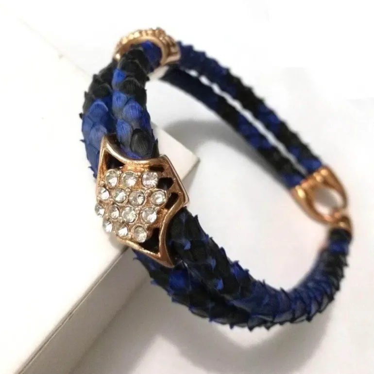 Luxuriöses Pythonlederarmband - Modeschmuck mit Goldakzent