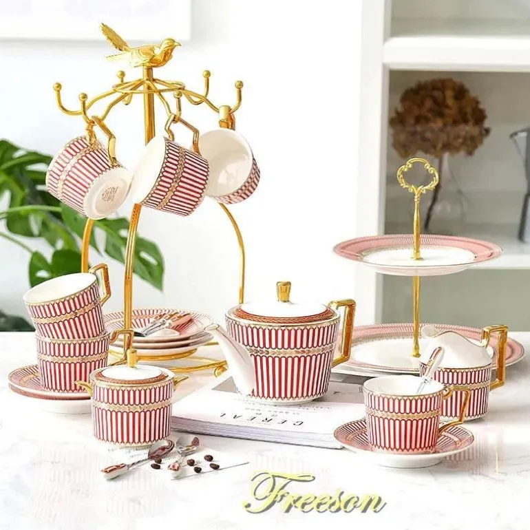 Luxuriöses Tee- und Kaffeeset aus Bone China – Elegantes Trinkgeschirr aus goldfarbenem Porzellan