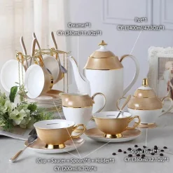 Luxuriöses Teeservice aus Knochenporzellan mit Goldbesatz, Teekanne, Kaffeetassen und Milchkännchen
