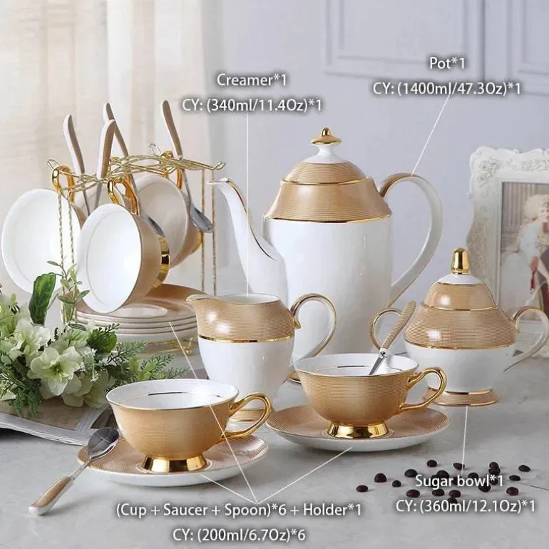 Luxuriöses Teeservice aus Knochenporzellan mit Goldbesatz, Teekanne, Kaffeetassen und Milchkännchen