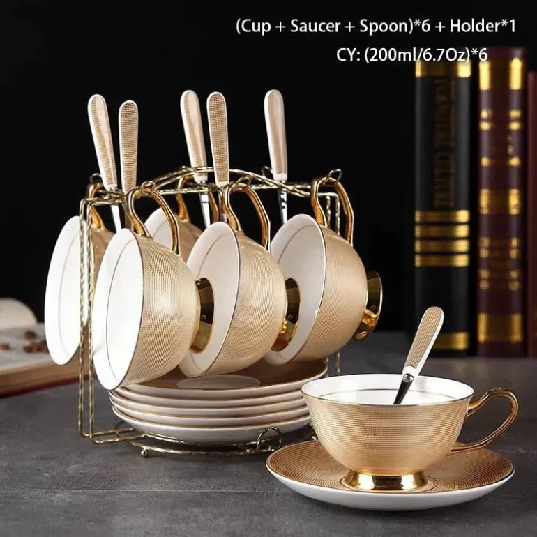 Luxuriöses Teeservice aus Knochenporzellan mit Goldbesatz, Teekanne, Kaffeetassen und Milchkännchen