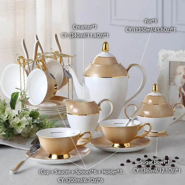 Luxuriöses Teeservice aus Knochenporzellan mit Goldbesatz, Teekanne, Kaffeetassen und Milchkännchen