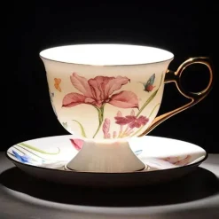 Luxuriöses Teeservice aus Porzellan mit Löffel „Lily“ – elegante Tasse und Untertasse