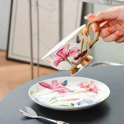 Luxuriöses Teeservice aus Porzellan mit Löffel „Lily“ – elegante Tasse und Untertasse