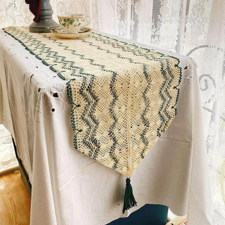 Makramee-Tischläufer – Wellenhohl-Design, dekorativer Akzent