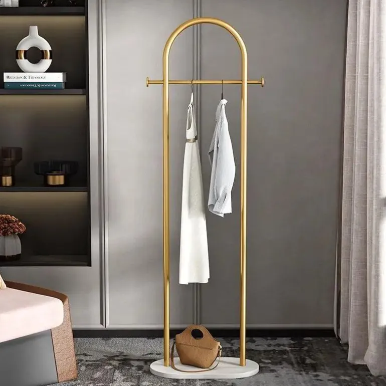 Marmor-Kleiderbügel – Schlichtes Bodenregal für Schlafzimmer & Garderobe