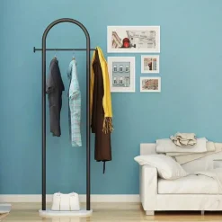 Marmor-Kleiderbügel – Schlichtes Bodenregal für Schlafzimmer & Garderobe