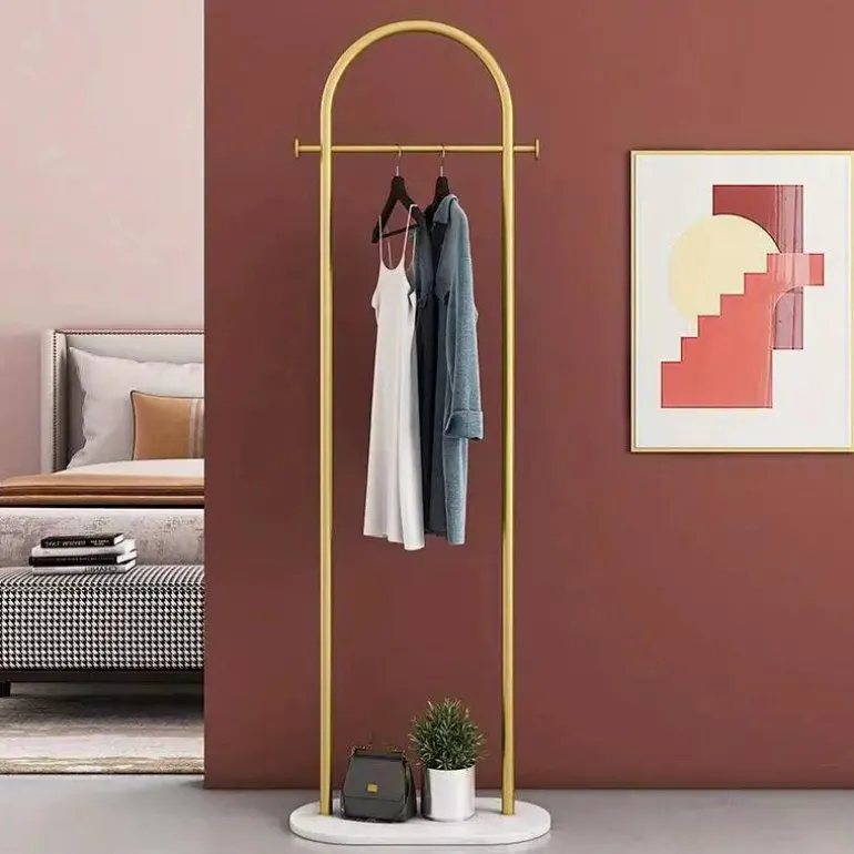 Marmor-Kleiderbügel – Schlichtes Bodenregal für Schlafzimmer & Garderobe