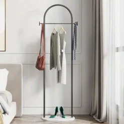 Marmor-Kleiderbügel – Schlichtes Bodenregal für Schlafzimmer & Garderobe