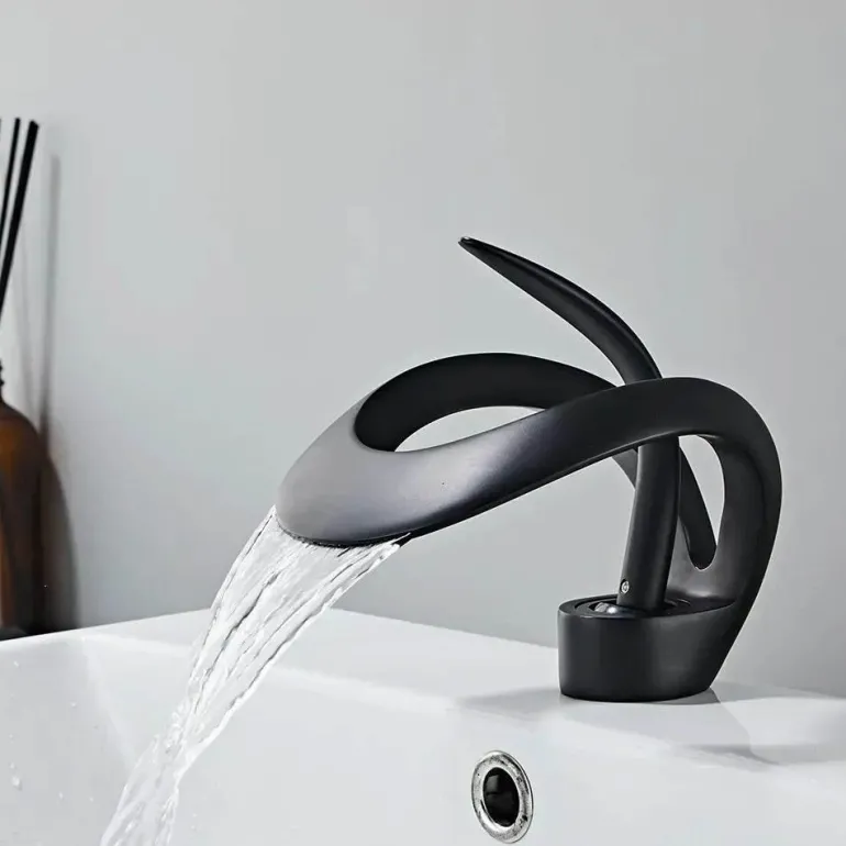Messing-Wasserfall-Wasserhahn - Moderne Badezimmer-Küchenarmatur