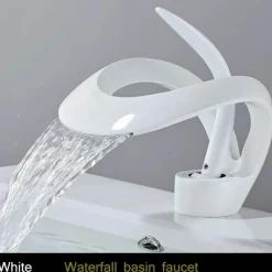 Messing-Wasserfall-Wasserhahn - Moderne Badezimmer-Küchenarmatur