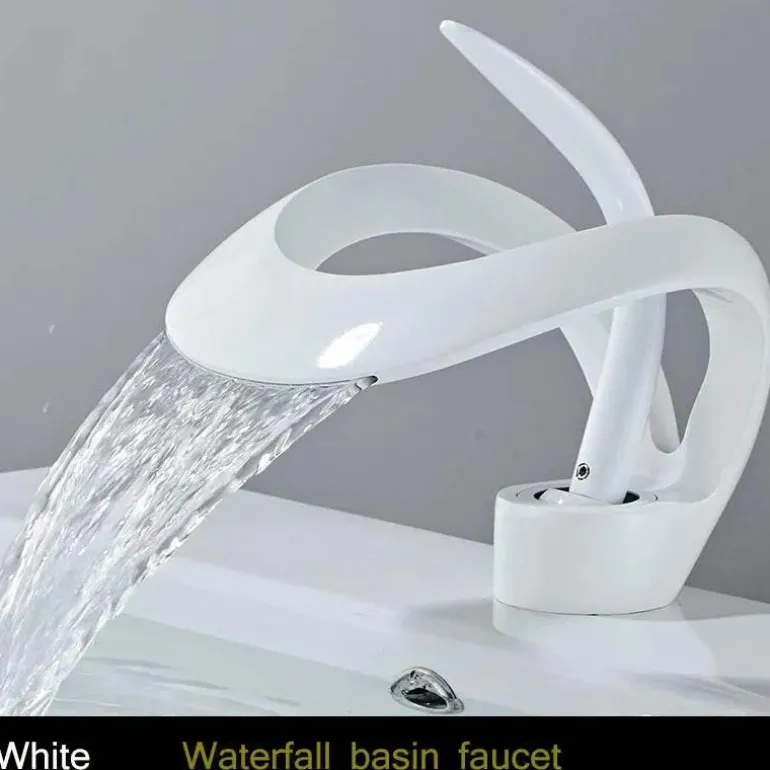 Messing-Wasserfall-Wasserhahn - Moderne Badezimmer-Küchenarmatur
