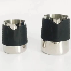 Milchaufschäumkrug aus Edelstahl – 12 oz Latte Art Cup mit Silikonhülle