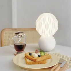 Minimalistische Keramik-Tischlampe – Moderne Beleuchtungsvorrichtung für Zuhause