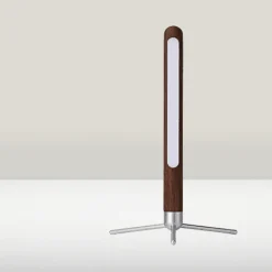 Minimalistische Schreibtischlampe aus Holz – Nordic Sky Design