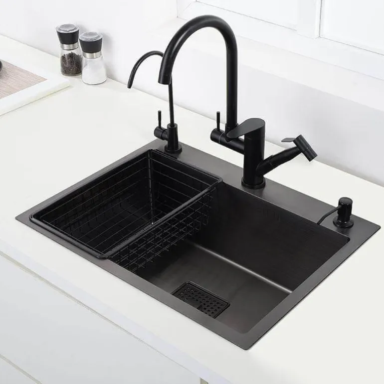 Moderne Küchenspüle aus Edelstahl – langlebiges und stilvolles Design