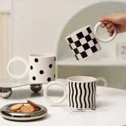 Moderne Porzellantasse – 300 ml Kaffeetasse mit Ringgriff