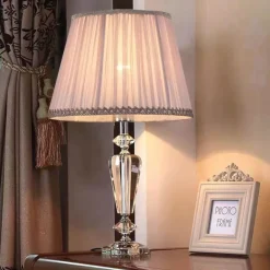 Moderne Tischlampe – Elegante Leuchte