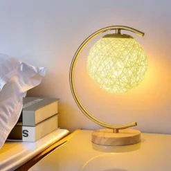 Moderne Tischlampe aus Glas – Kreatives Beleuchtungsdekor